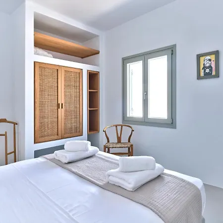 Siora Of Paros - Malatesta & Piccolo