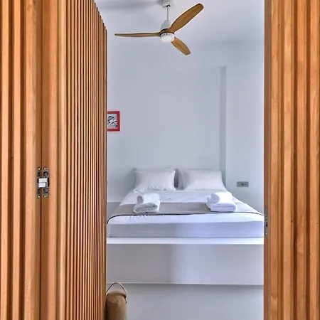 Siora Of Paros - Malatesta & Piccolo * נאוסה