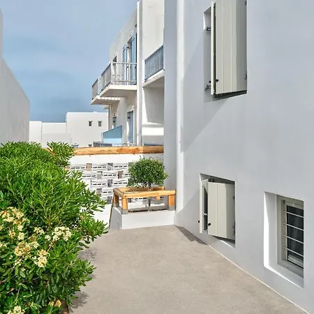 Siora Of Paros - Malatesta & Piccolo נאוסה