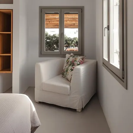 Siora Of Paros - Malatesta & Piccolo * נאוסה